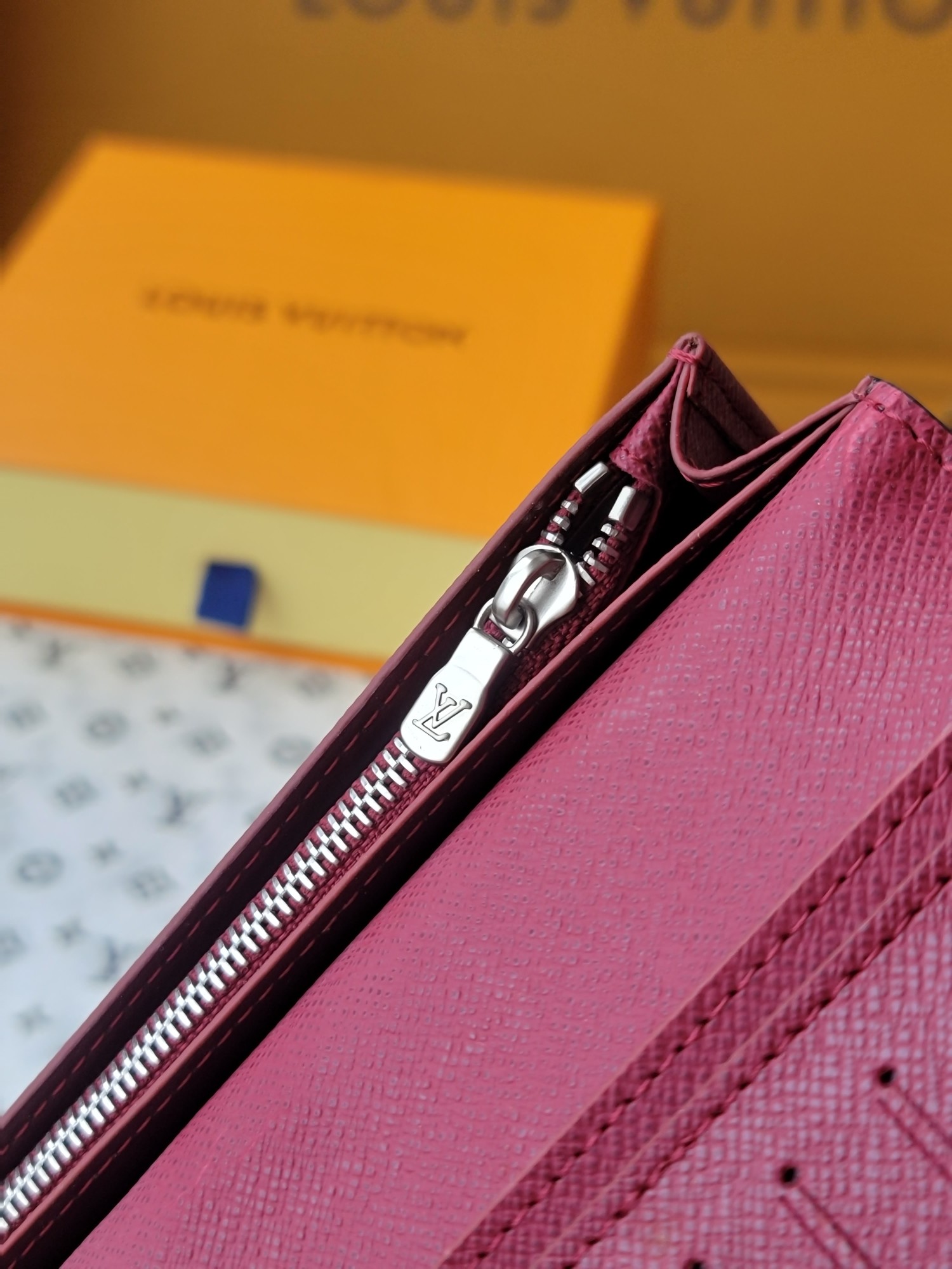 [TOP]Designer Brazza Wallet in Inlaid V Taiga Leather - Grey - Gorchic - $136.99