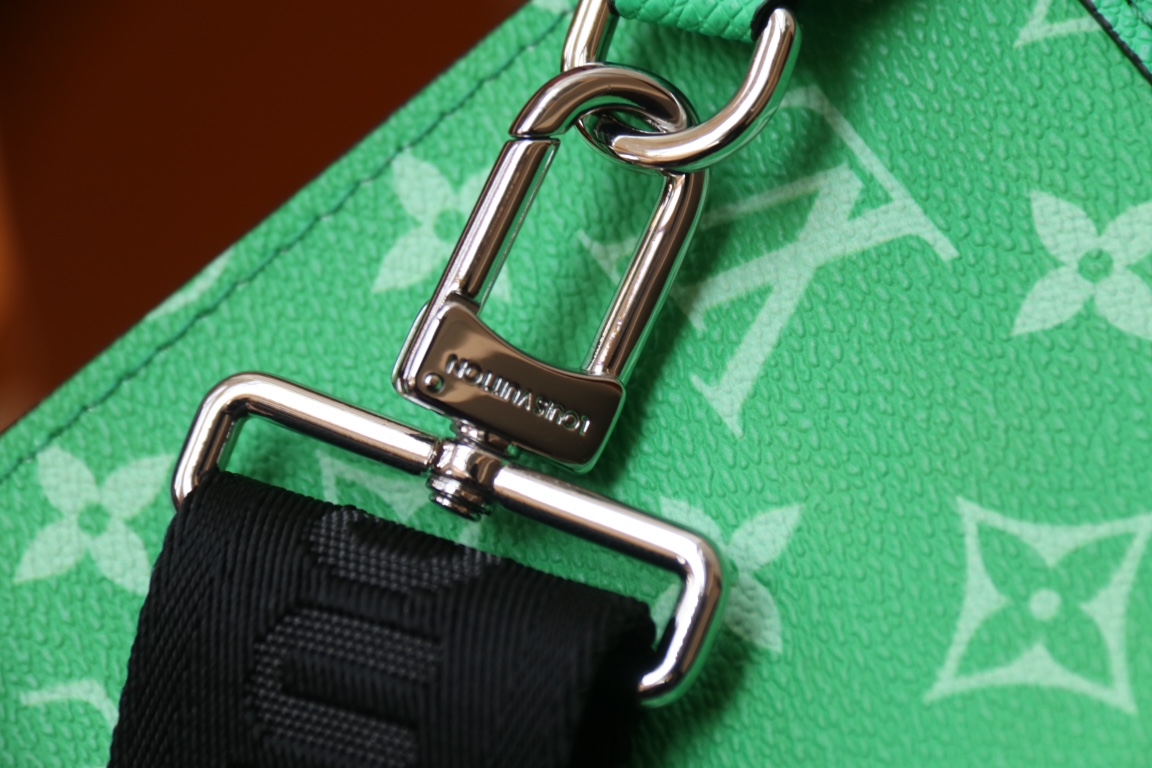 [TOP]Designer Gaston Wearable Wallet - Green - Gorchic - $168.99