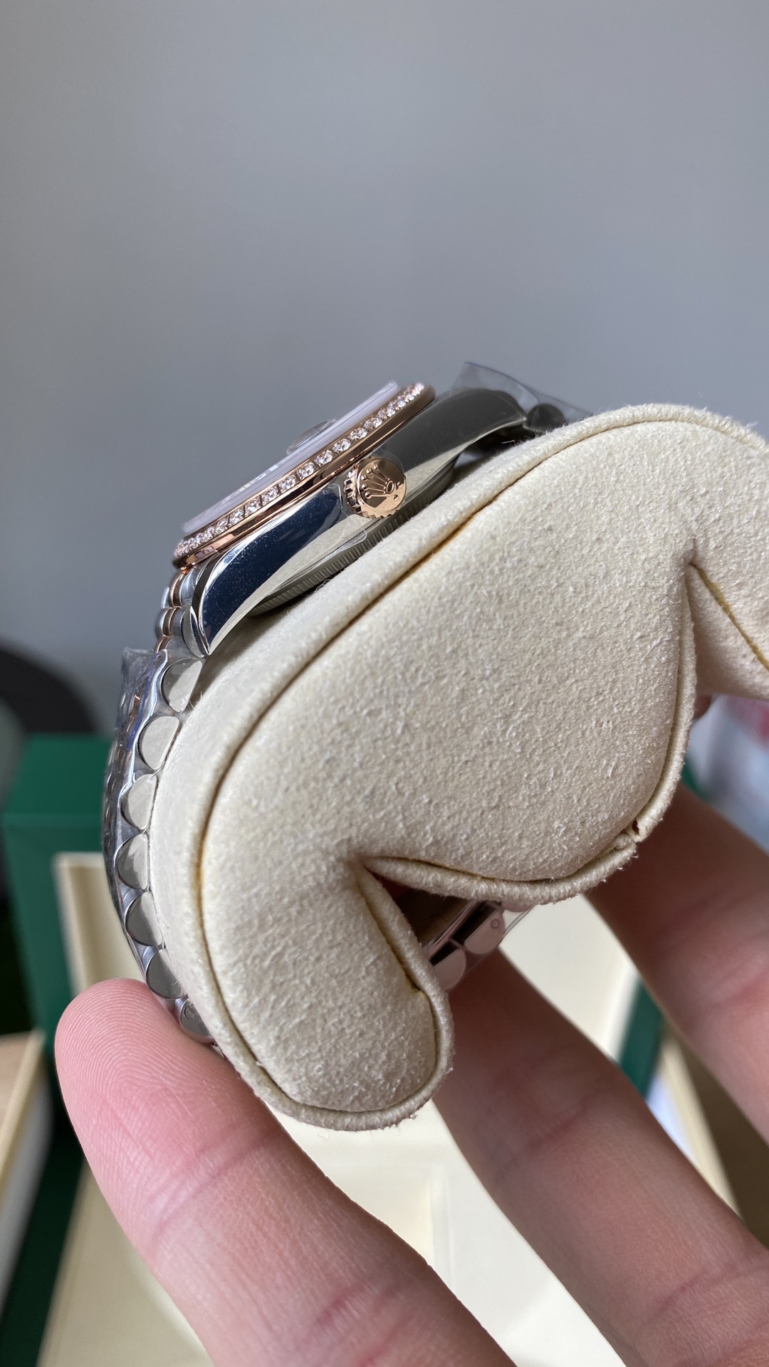 Rolex Datejust Rolex watch, Oystersteel, Rose Gold, Diamonds, Classic Size - Gorchic - $118.99