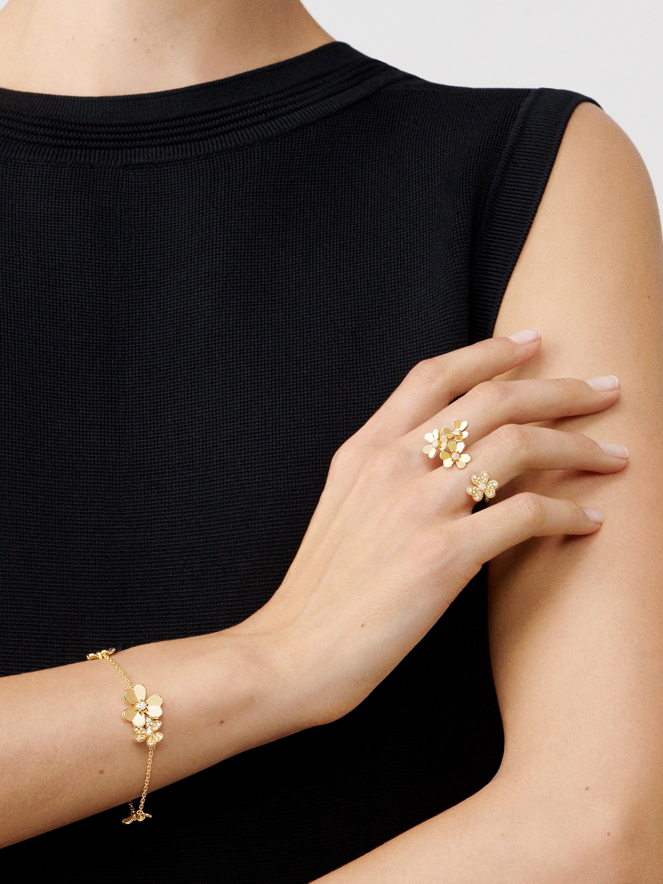 VAC Vinatge Frivole bracelet, 5 flowers, Yellow gold, diamonds - Gorchic - $48.99