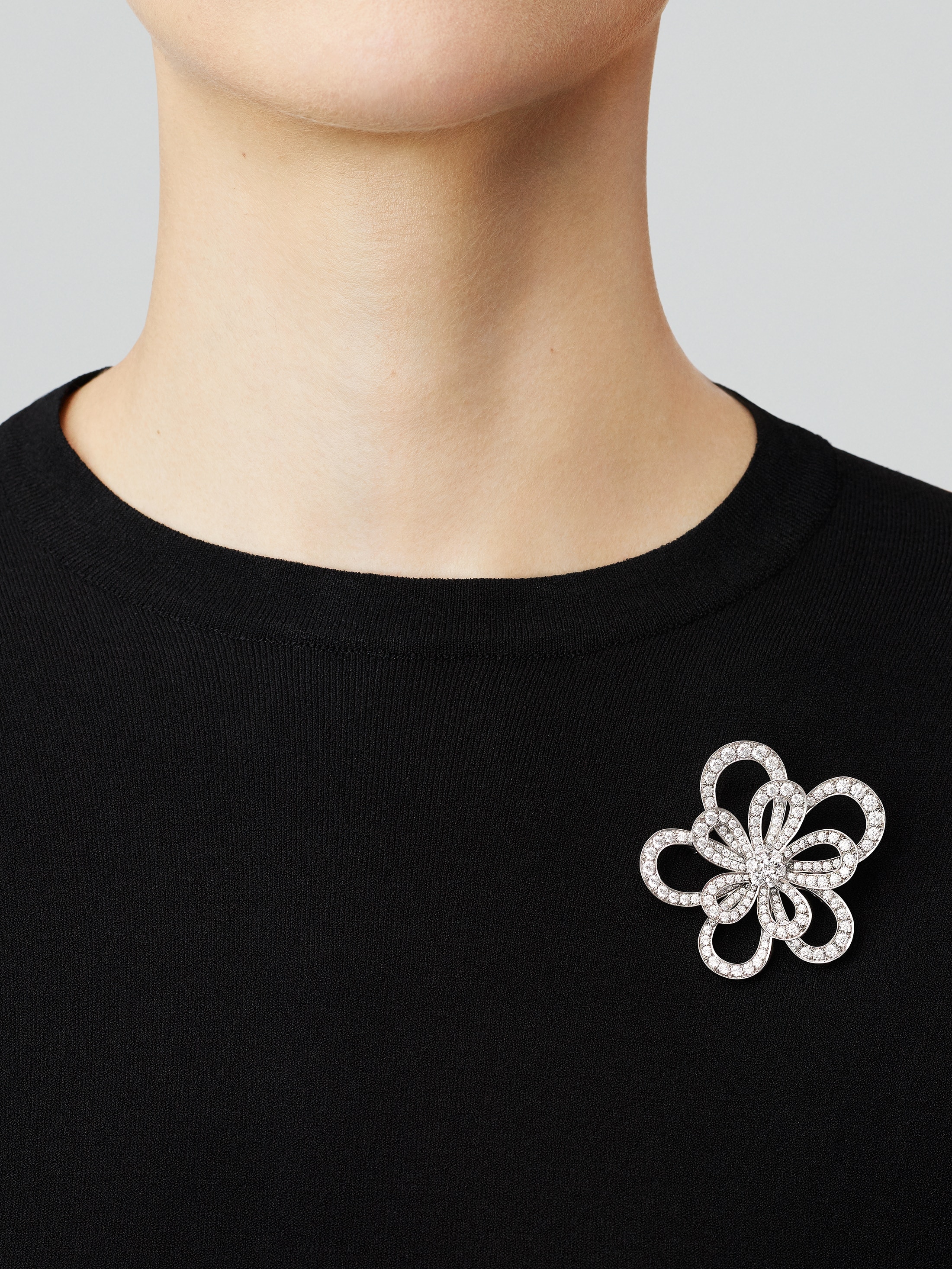 VAC Flowerlace clip and pendant, White gold, diamonds - Gorchic - $44.99