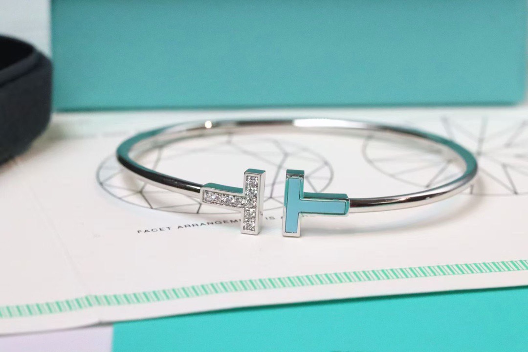T.F. T Diamond and Turquoise Wire Bracelet - Gorchic - $48.99