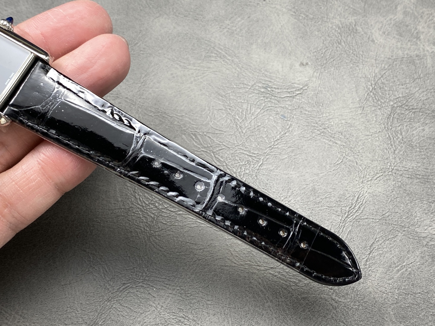 Cartyer Tank Must De Cartyer watch, White Gold, Large Model - Gorchic - $99.99