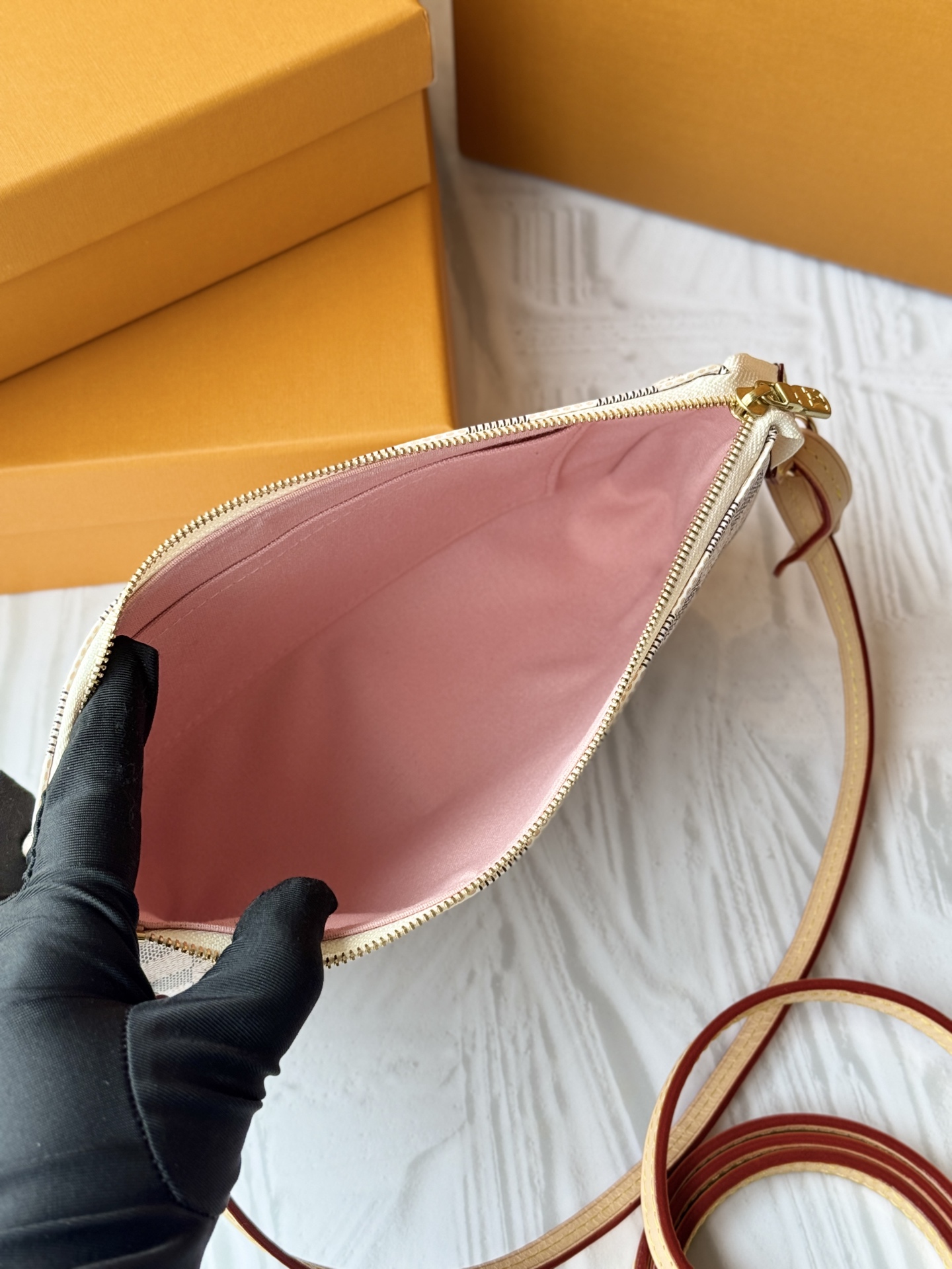 [TOP]Designer Damier Azur Pochette Accessoires Shoulder Bag - White - Gorchic - $147.99