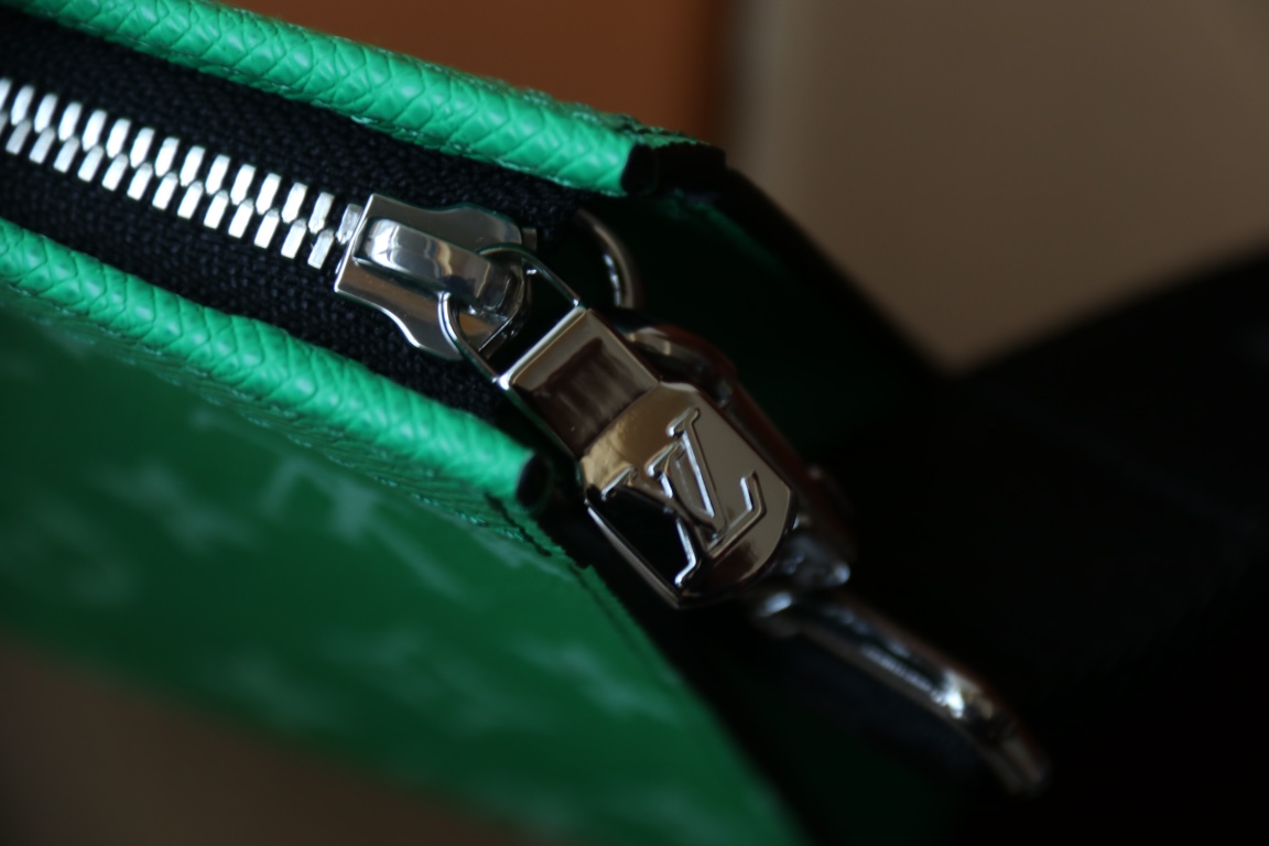 [TOP]Designer Gaston Wearable Wallet - Green - Gorchic - $168.99