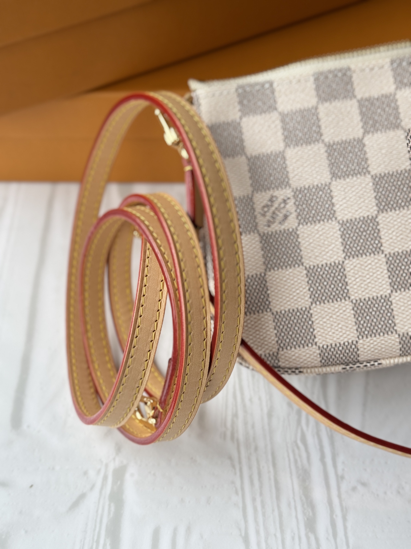 [TOP]Designer Damier Azur Pochette Accessoires Shoulder Bag - White - Gorchic - $147.99