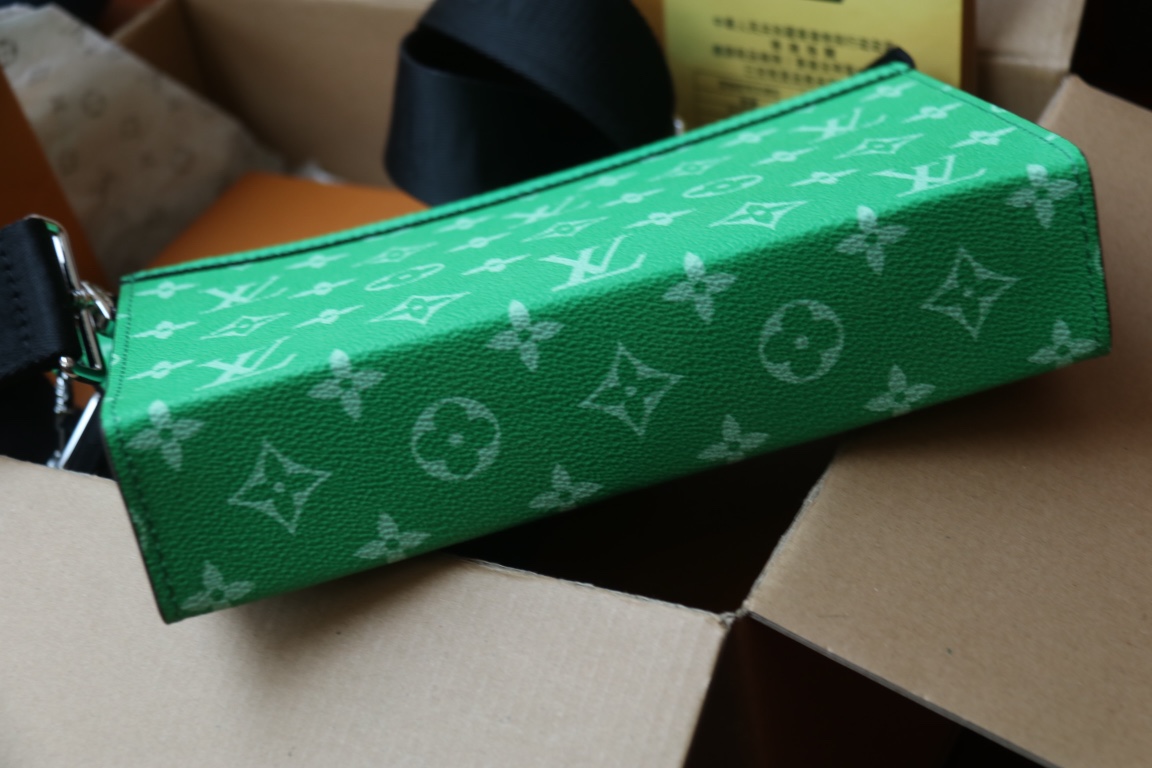 [TOP]Designer Gaston Wearable Wallet - Green - Gorchic - $168.99