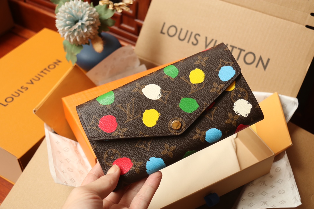 [TOP]Designer Wallets Sarah Long Button Wallet - Brown - Gorchic - $136.99