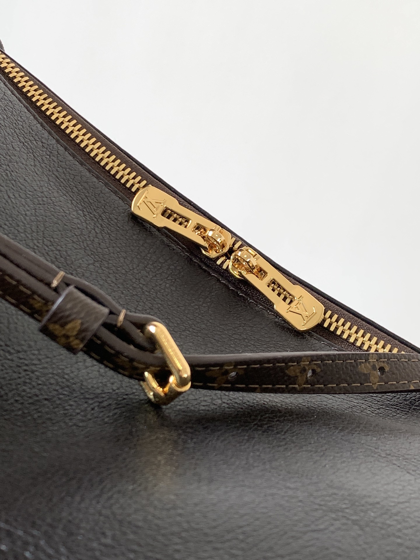 [TOP]Designer Express MM Bag - Monogram Saga/Acajou - Gorchic - $435.99