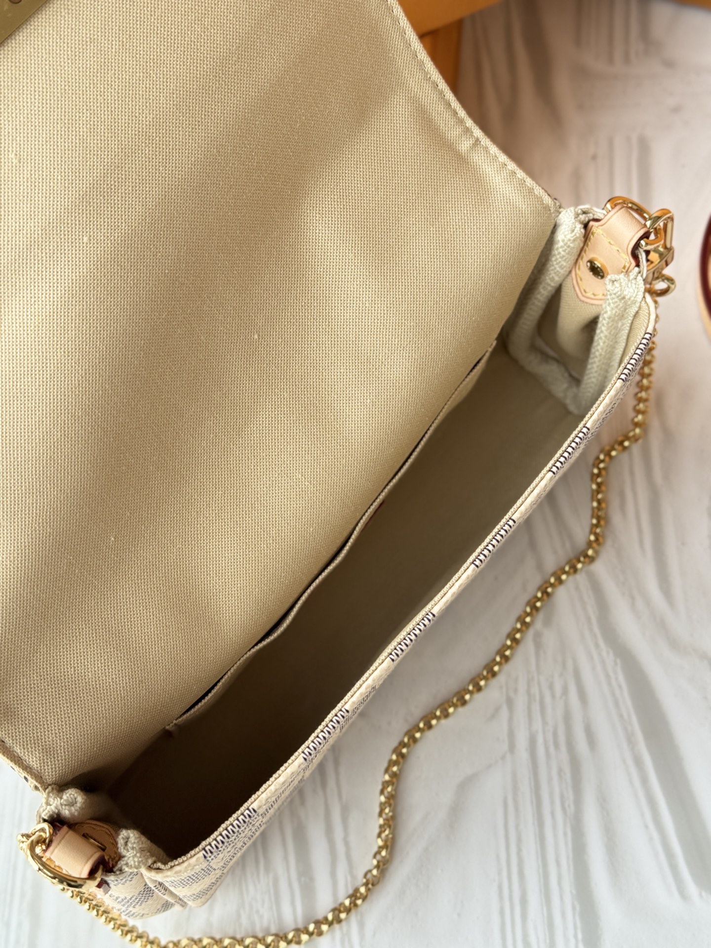 [TOP]Designer  Damier Azur Favorite MM - White - Gorchic - $195.99