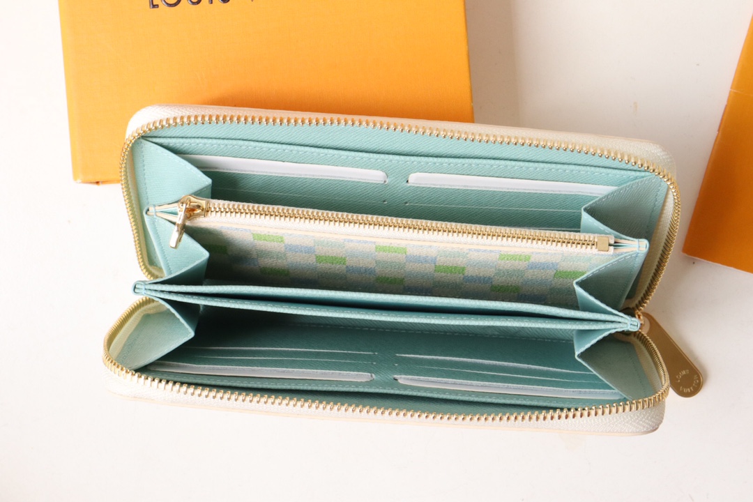 [TOP]Designer Zippy Vertical Wallet - Green - Gorchic - $142.99