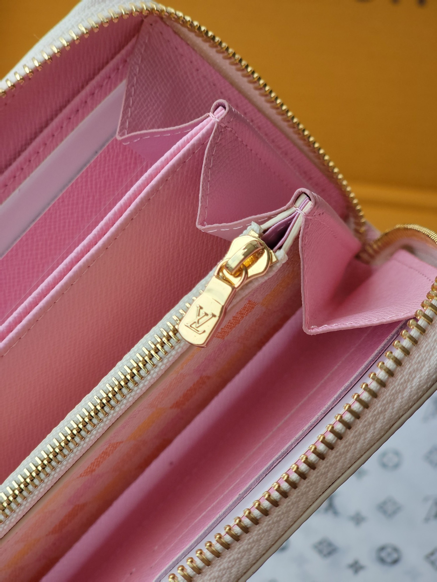 [TOP]Designer Zippy Vertical Wallet - Gorchic - $142.99