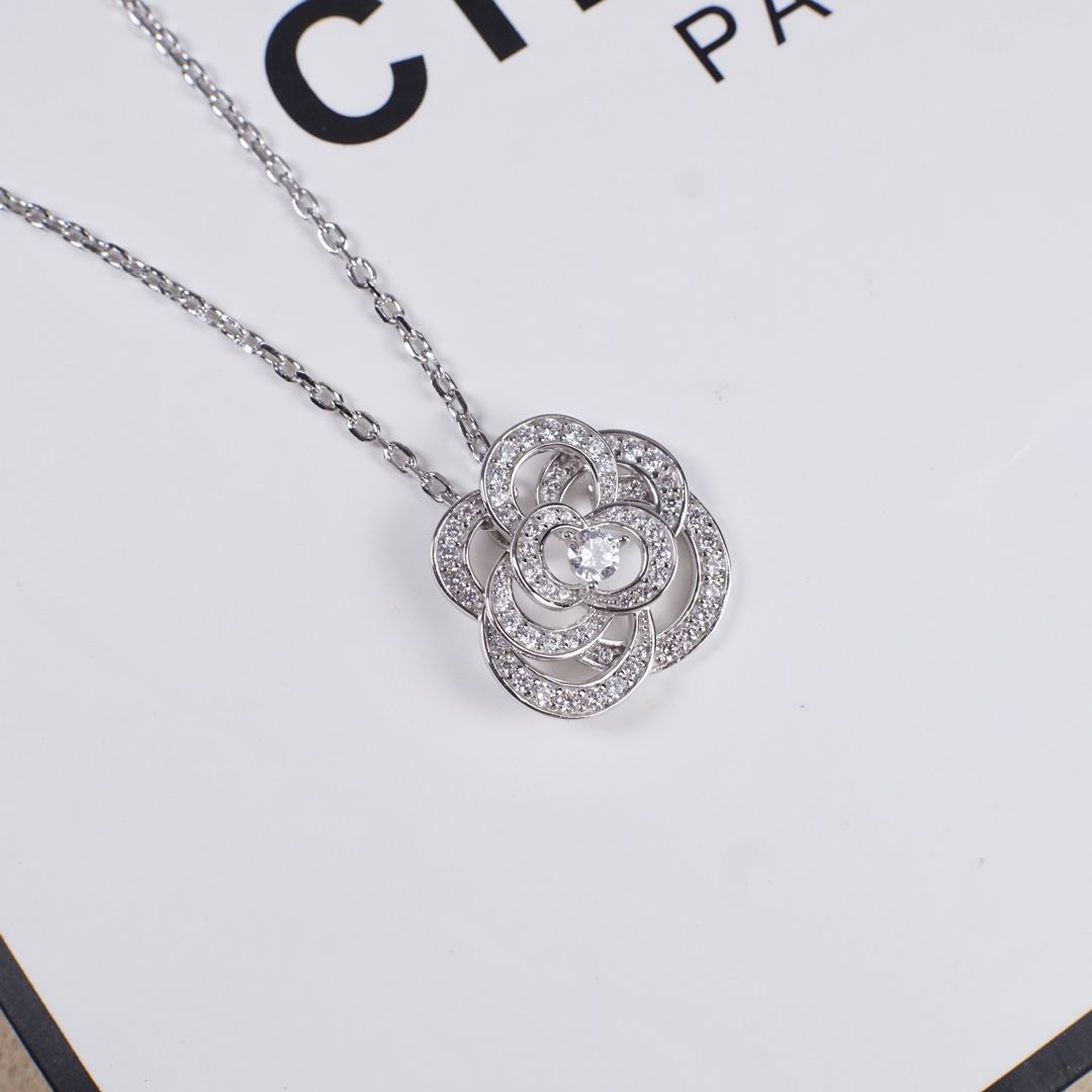 CC Inspired  Fil de Camélia necklace - Gorchic - $44.99