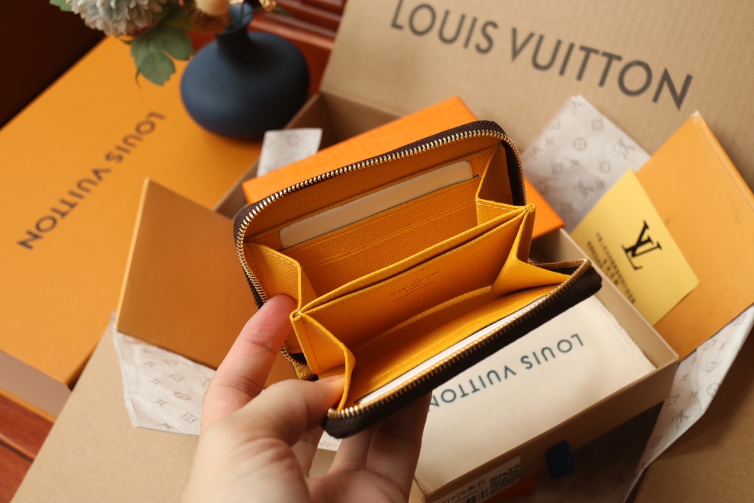 [TOP]Designer New York Mascot Vivienne Zipper Coin Purse Bag - Brown - Gorchic - $131.99