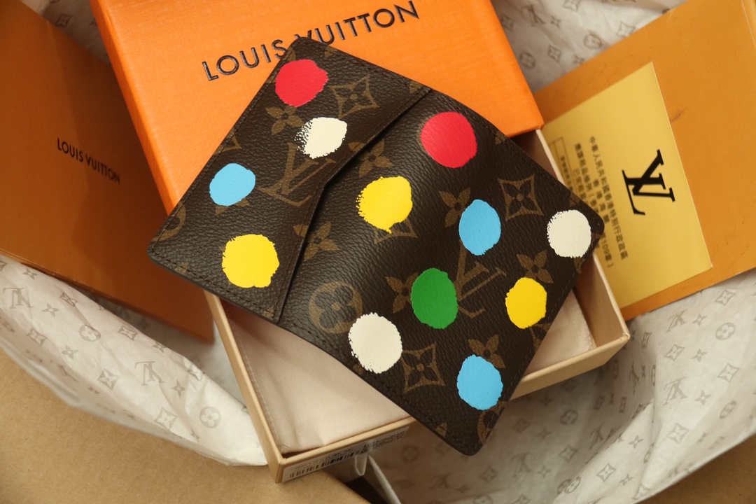 [TOP]Designer x Yayoi Kusama Couverture Passport Cover - Gorchic - $120.99