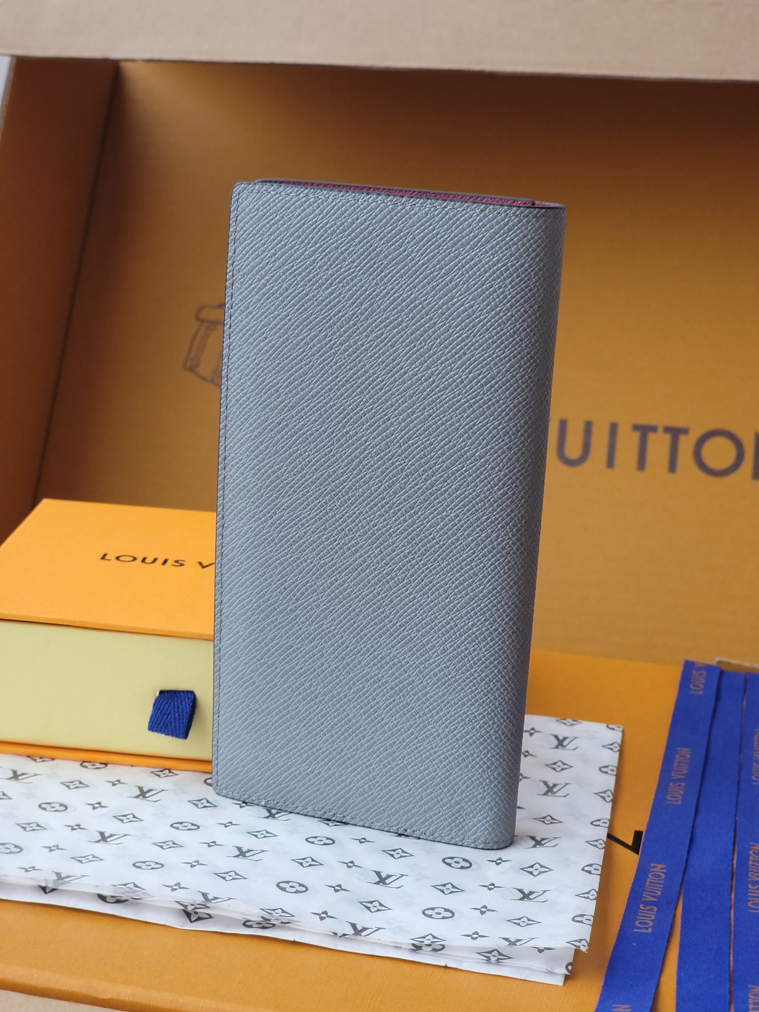 [TOP]Designer Brazza Wallet in Inlaid V Taiga Leather - Grey - Gorchic - $136.99