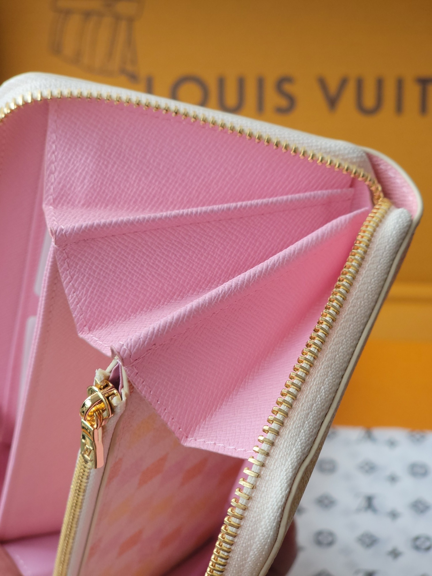 [TOP]Designer Zippy Vertical Wallet - Gorchic - $142.99