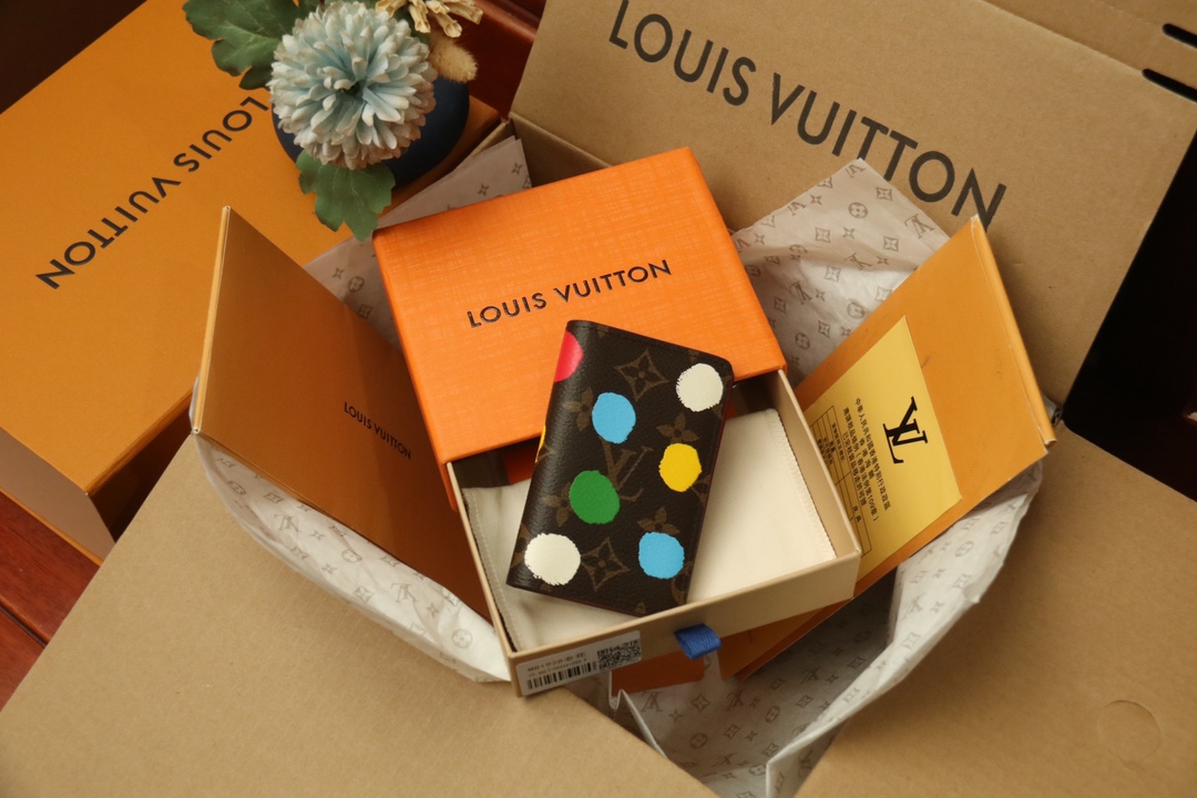 [TOP]Designer x Yayoi Kusama Couverture Passport Cover - Gorchic - $120.99