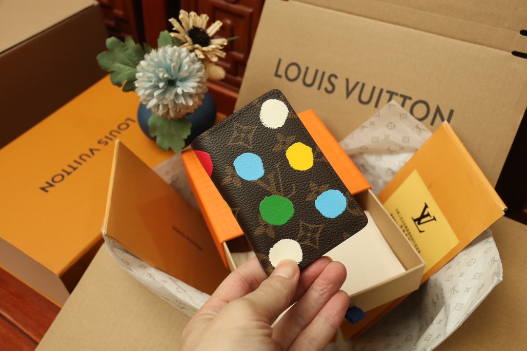 [TOP]Designer x Yayoi Kusama Couverture Passport Cover - Gorchic - $120.99