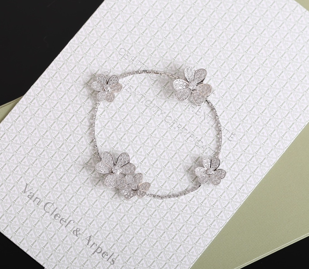 VAC Vinatge Frivole bracelet, 5 flowers, White gold, diamonds - Gorchic - $48.99