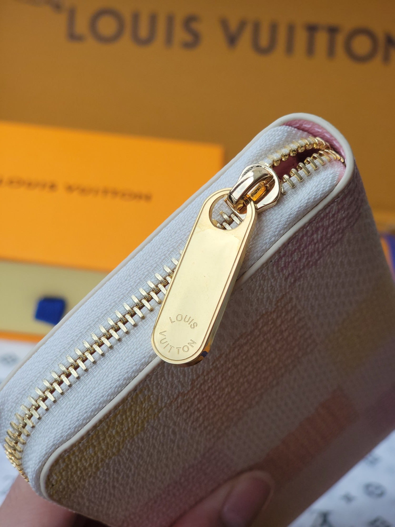 [TOP]Designer Zippy Vertical Wallet - Gorchic - $142.99