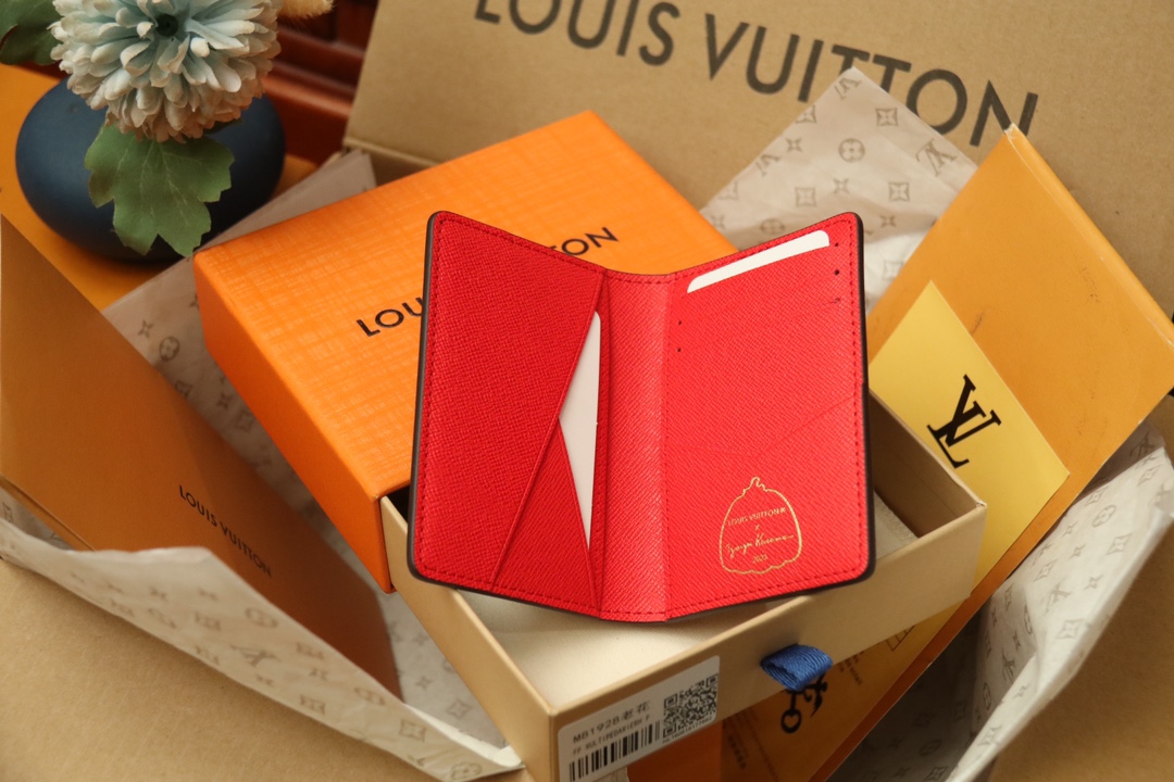 [TOP]Designer x Yayoi Kusama Couverture Passport Cover - Gorchic - $120.99