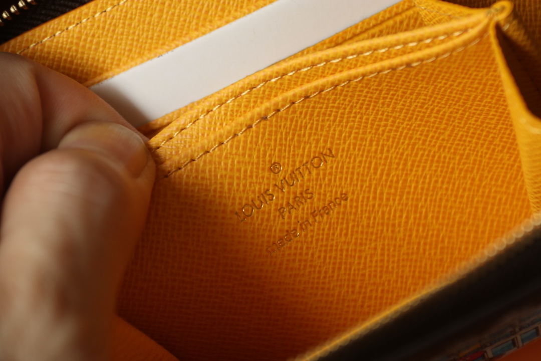 [TOP]Designer New York Mascot Vivienne Zipper Coin Purse Bag - Brown - Gorchic - $131.99