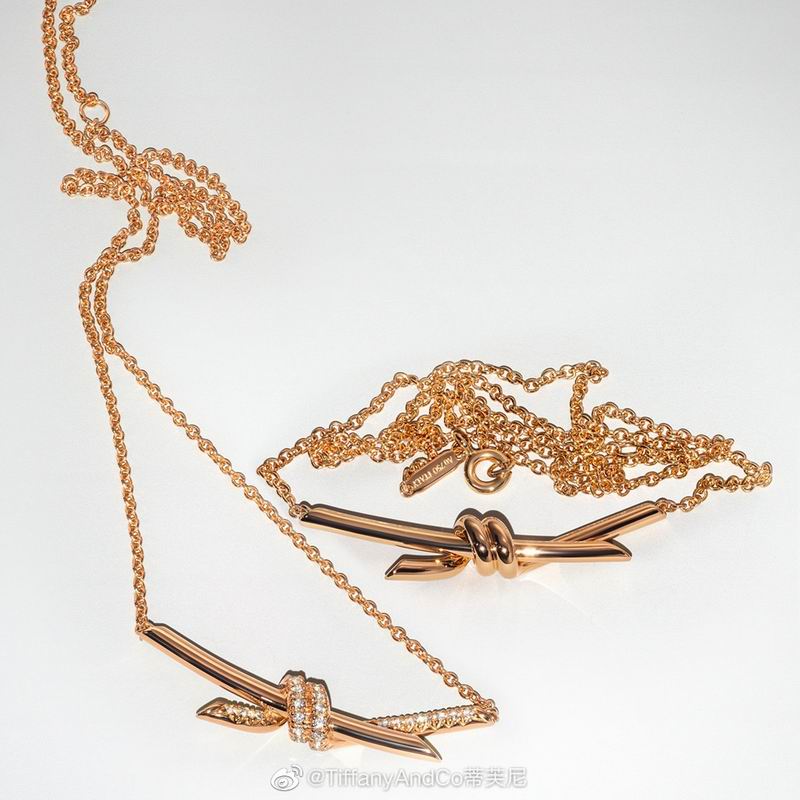 T.F. Knot Pendant Necklace - Gorchic - $44.99