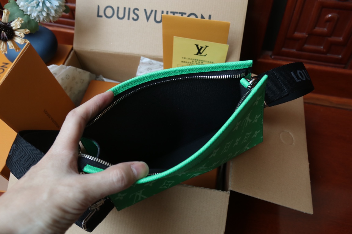 [TOP]Designer Gaston Wearable Wallet - Green - Gorchic - $168.99