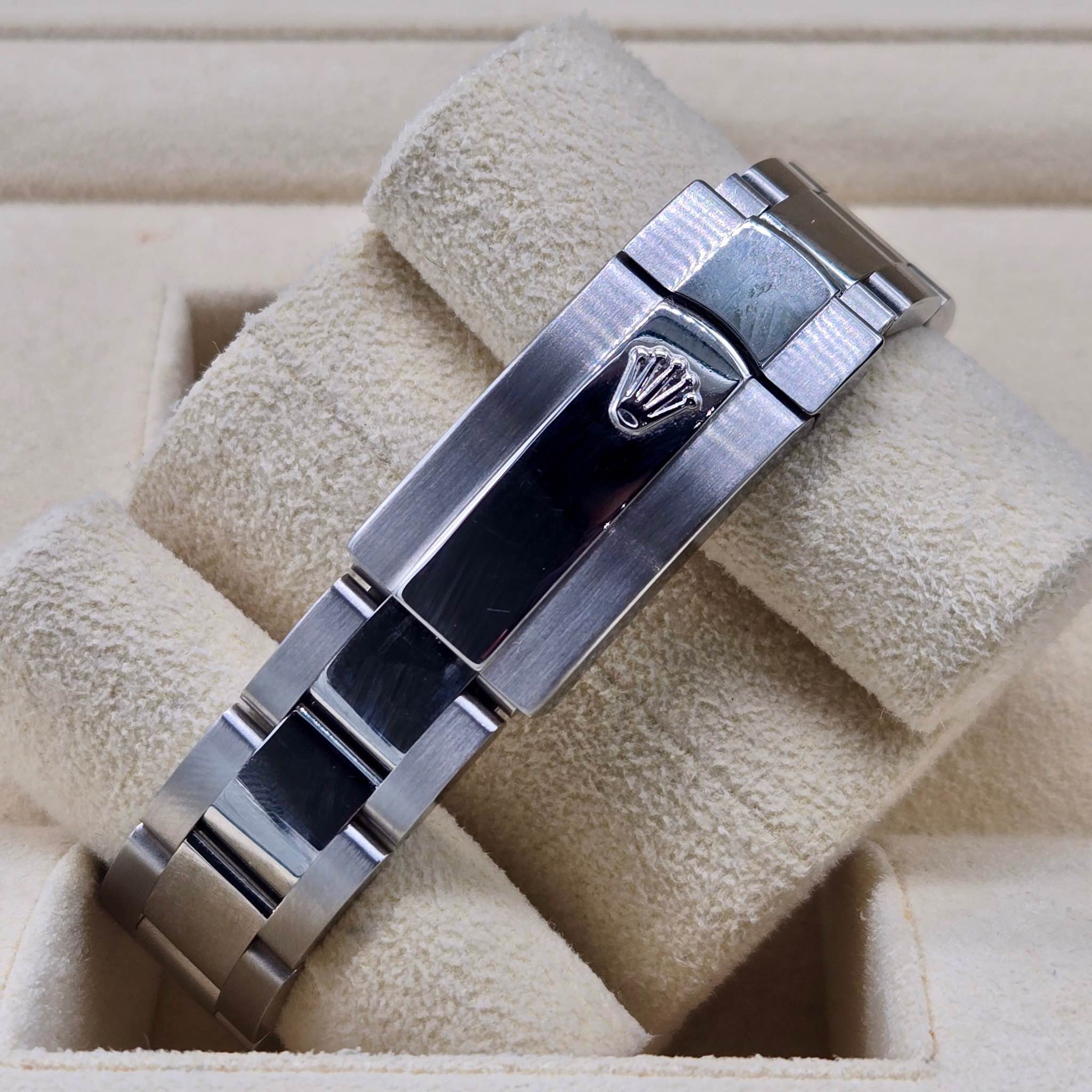 Rolex Datejust Rolex watch, Oystersteel, White Gold, Diamonds, Classic Size - Gorchic - $109.99