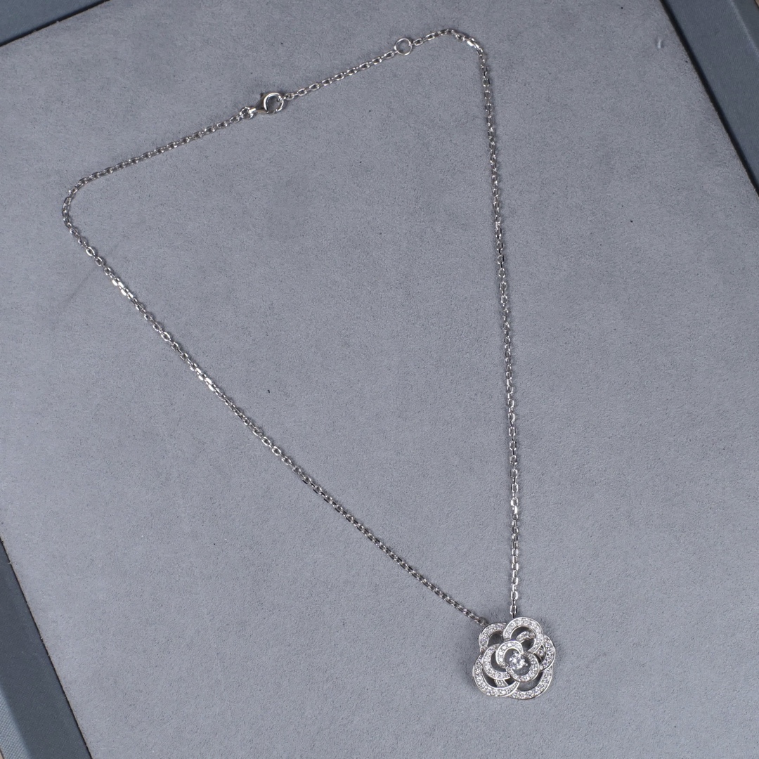 CC Inspired  Fil de Camélia necklace - Gorchic - $44.99