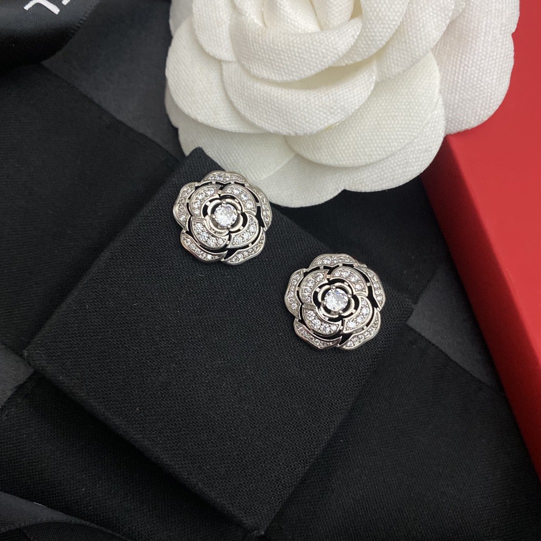 CC Inspired  Bouton de Camélia earrings - Gorchic - $44.99