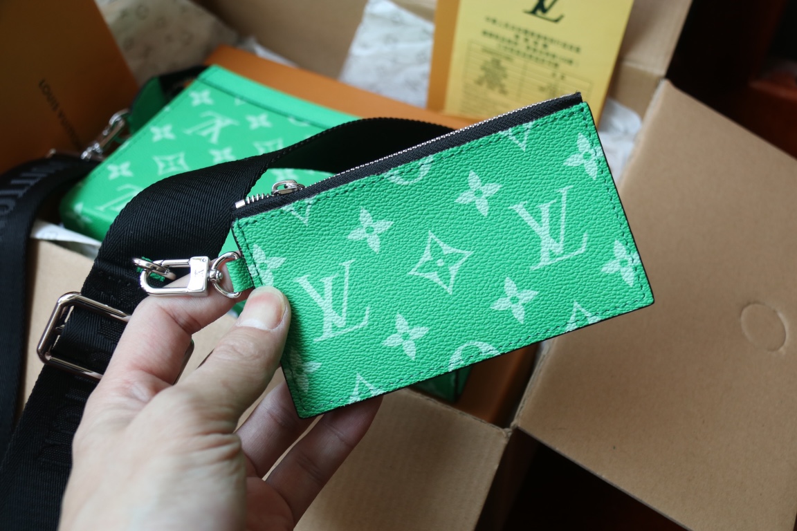 [TOP]Designer Gaston Wearable Wallet - Green - Gorchic - $168.99