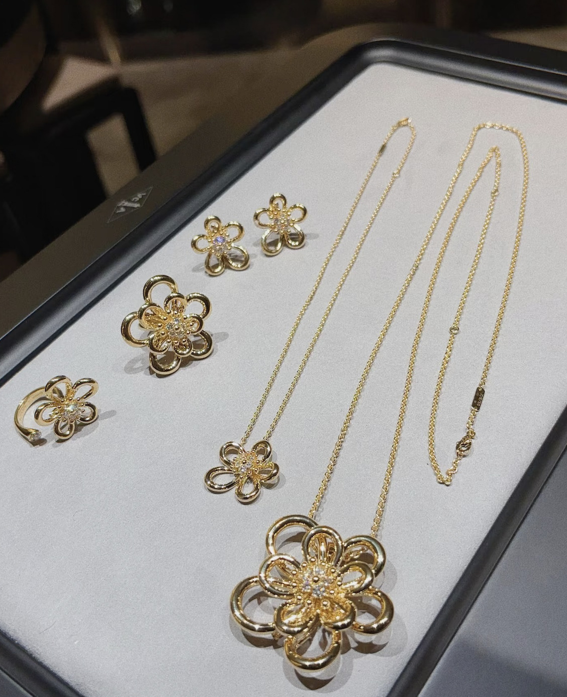 VAC Flowerlace ring, Yellow gold, diamonds, Medium model - Gorchic - $39.99