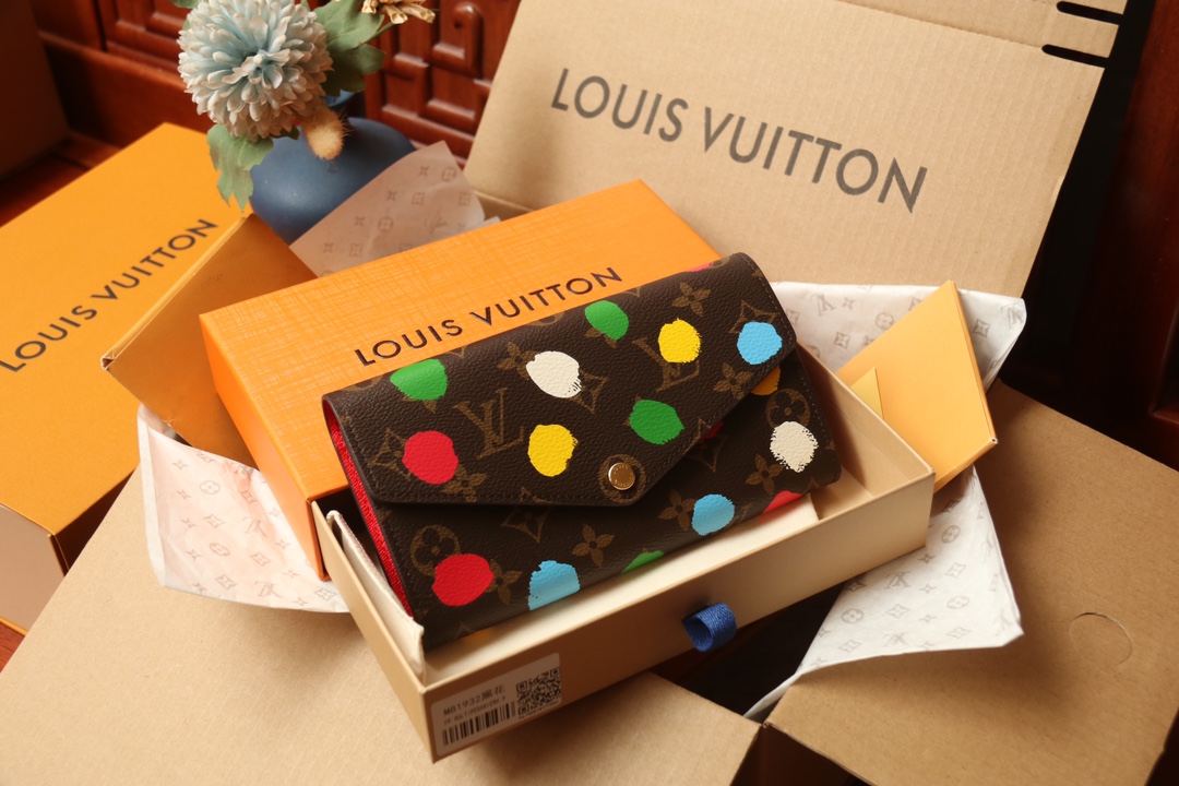 [TOP]Designer Wallets Sarah Long Button Wallet - Brown - Gorchic - $136.99