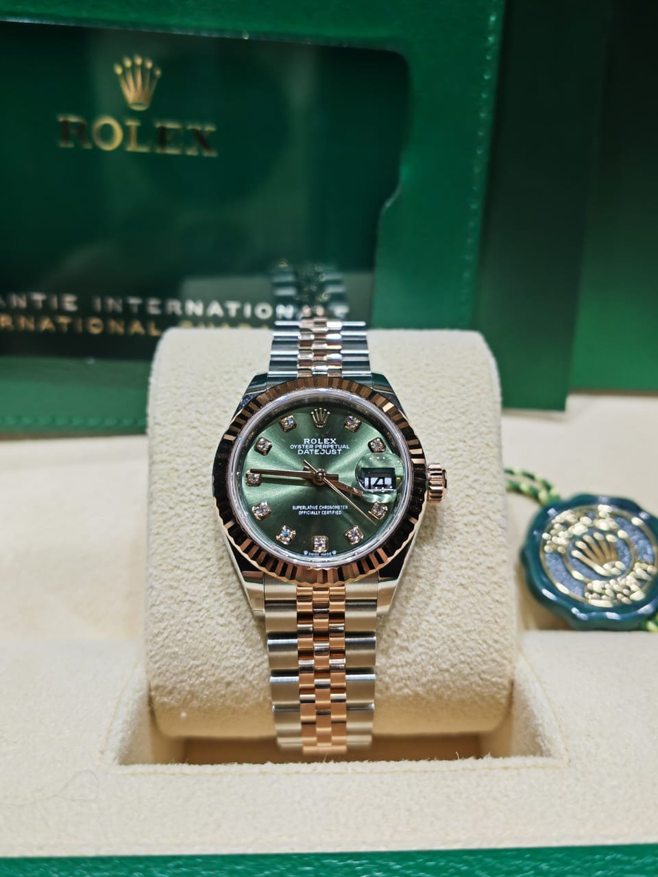 Rolex Datejust Rolex watch, Oystersteel, Rose Gold, Classic Size - Gorchic - $109.99