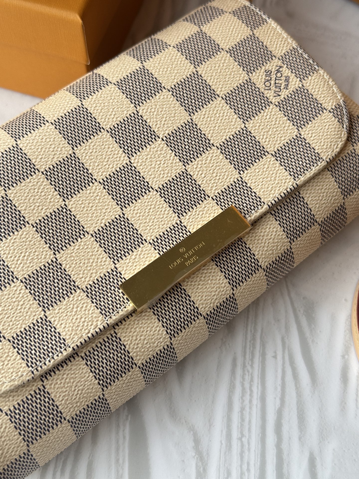 [TOP]Designer  Damier Azur Favorite MM - White - Gorchic - $195.99