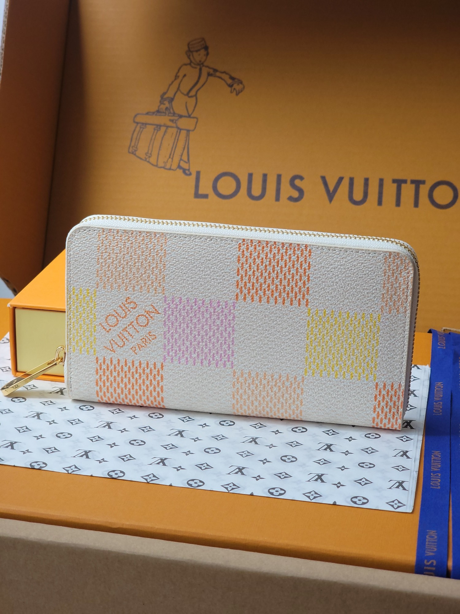 [TOP]Designer Zippy Vertical Wallet - Gorchic - $142.99