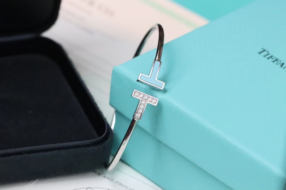 T.F. T Diamond and Turquoise Wire Bracelet - Gorchic - $48.99