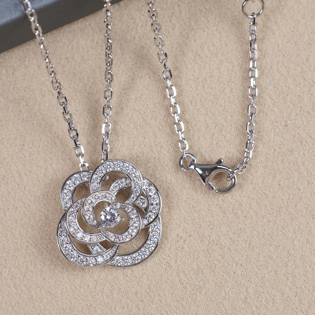 CC Inspired  Fil de Camélia necklace - Gorchic - $44.99