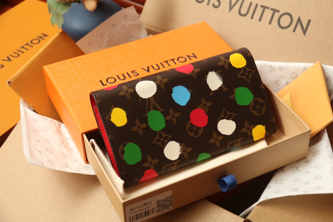 [TOP]Designer Wallets Sarah Long Button Wallet - Brown - Gorchic - $136.99