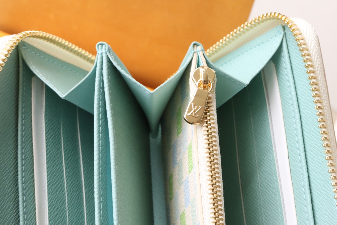 [TOP]Designer Zippy Vertical Wallet - Green - Gorchic - $142.99