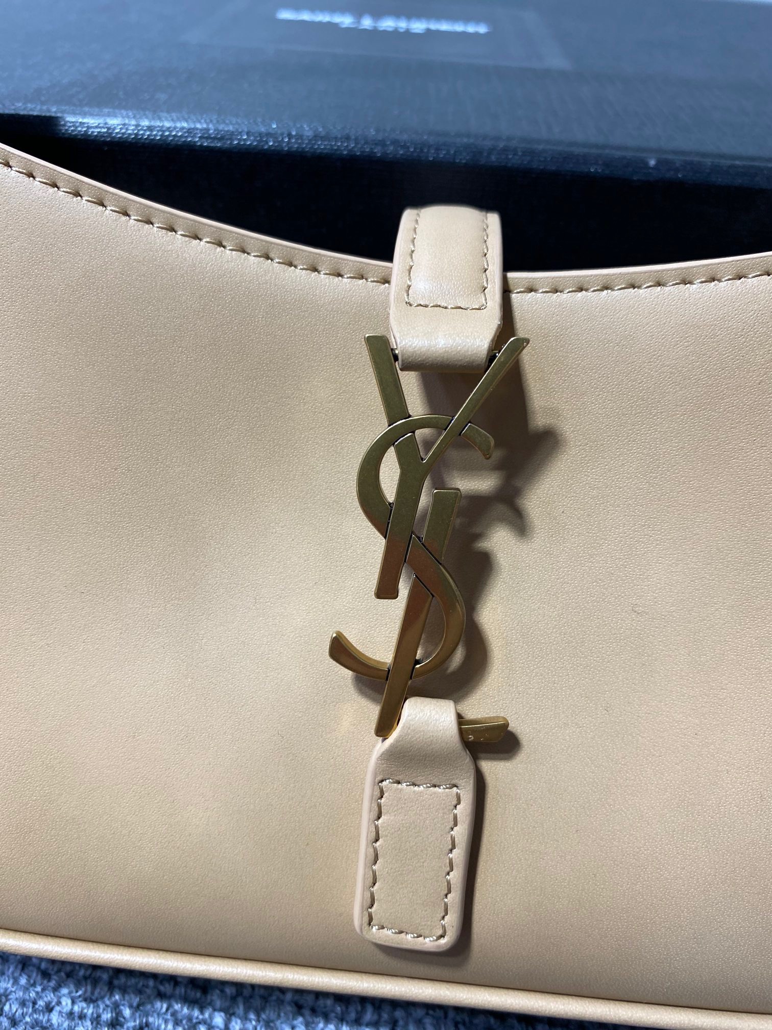 Lady Designer Fashion Croc-Embossed Le 5 à 7 Hobo Bag - Gorchic - $113.99