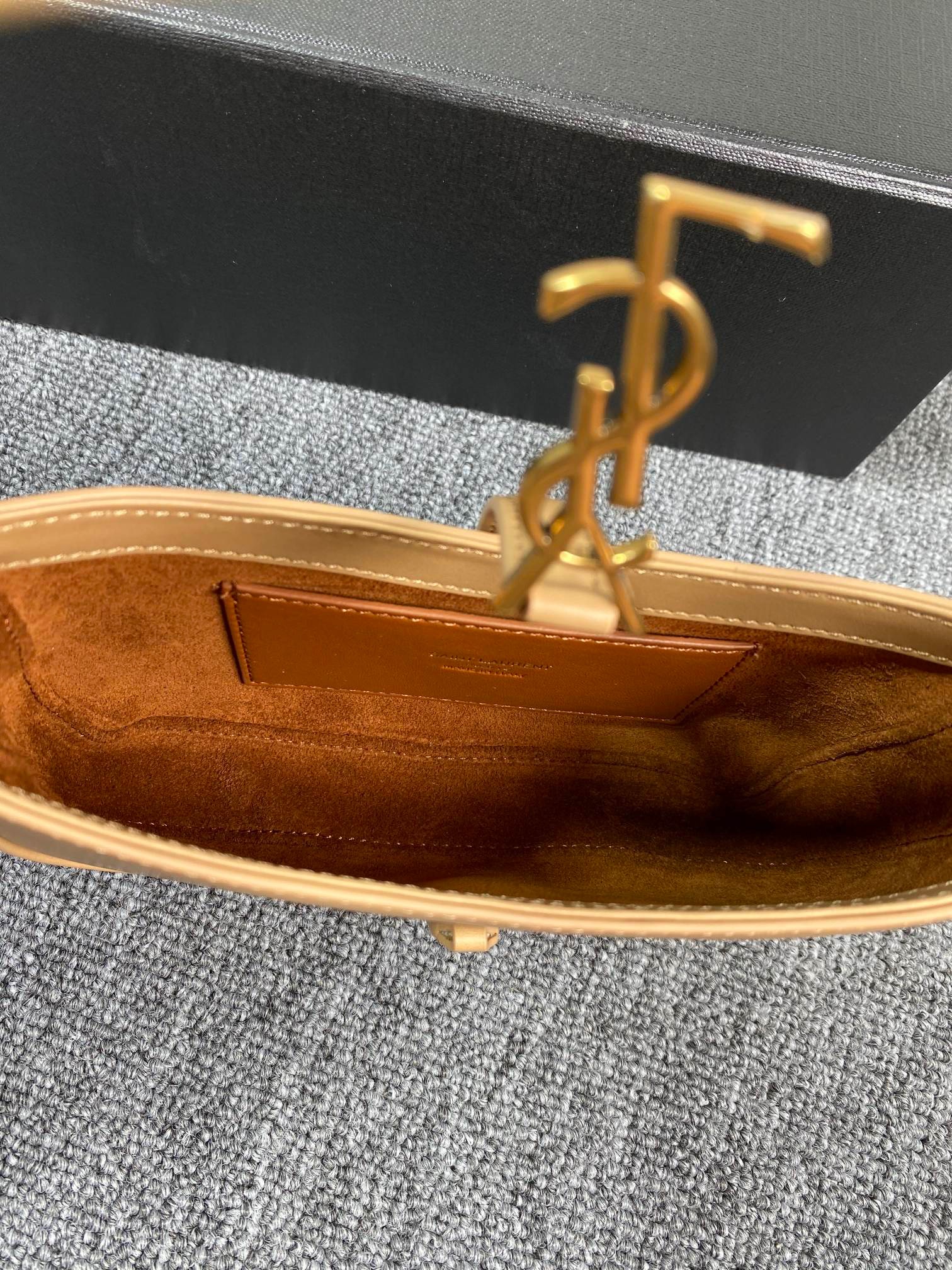 Lady Designer Fashion Croc-Embossed Le 5 à 7 Hobo Bag - Gorchic - $113.99