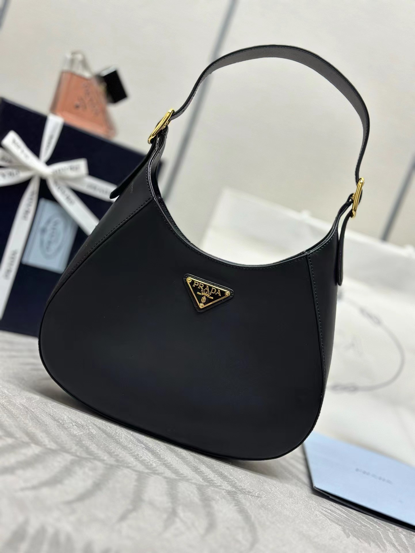 Saffiano texture Cleo brushed leather shoulder bag - Gorchic - $131.99