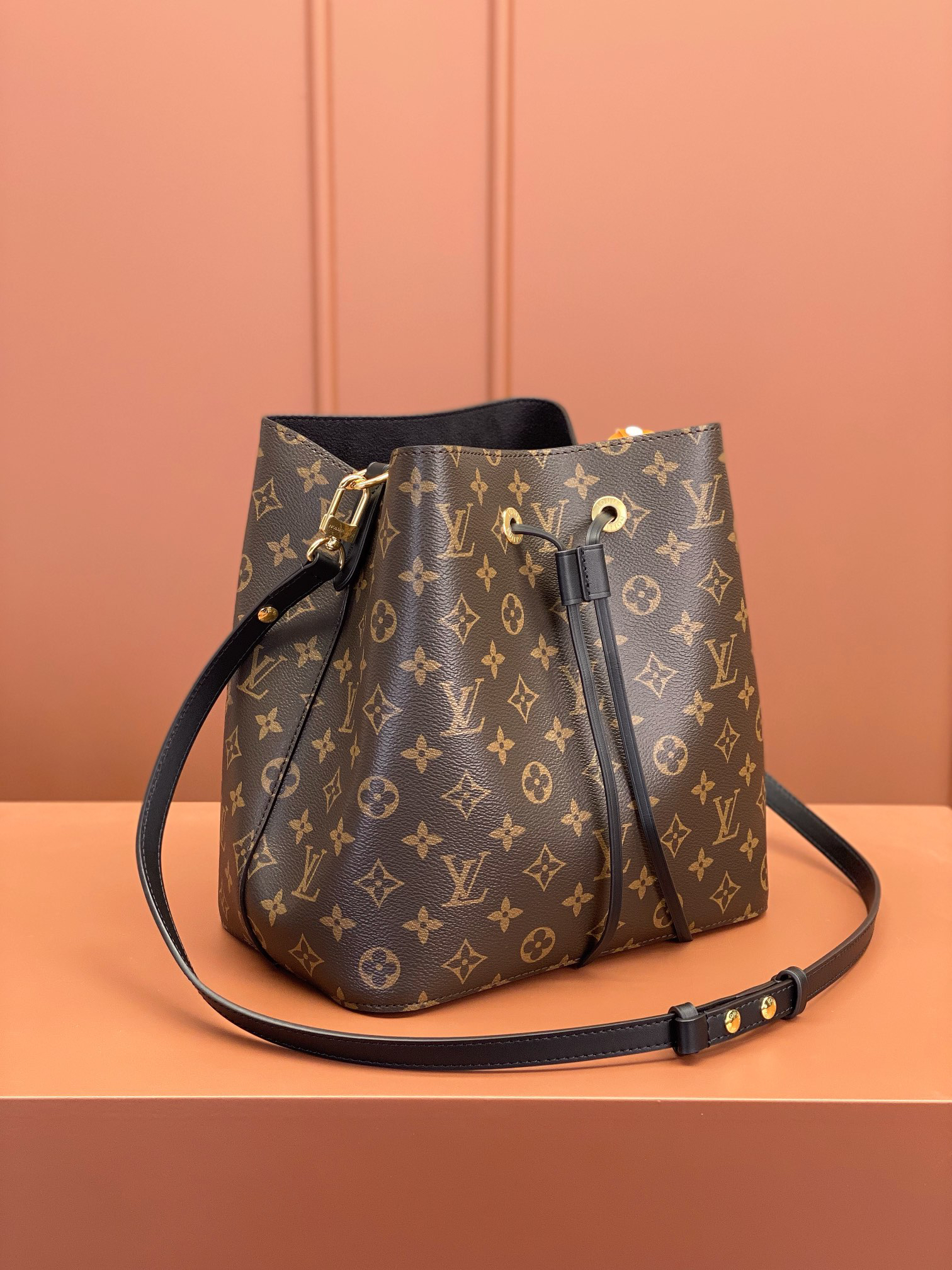 Designer Monogram Monogram Neonoe Bucket Bag Caramel - Gorchic - $281.99