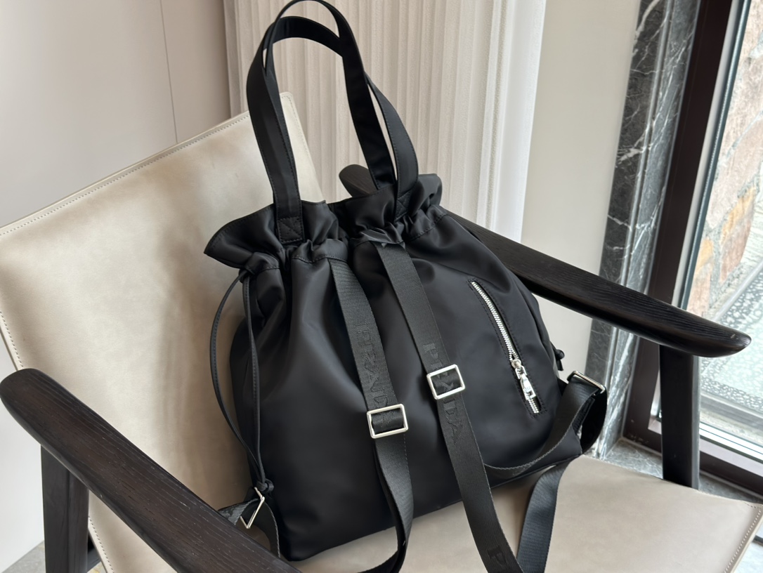 Saffiano texture Classic Shopping Bag - Gorchic - $138.99