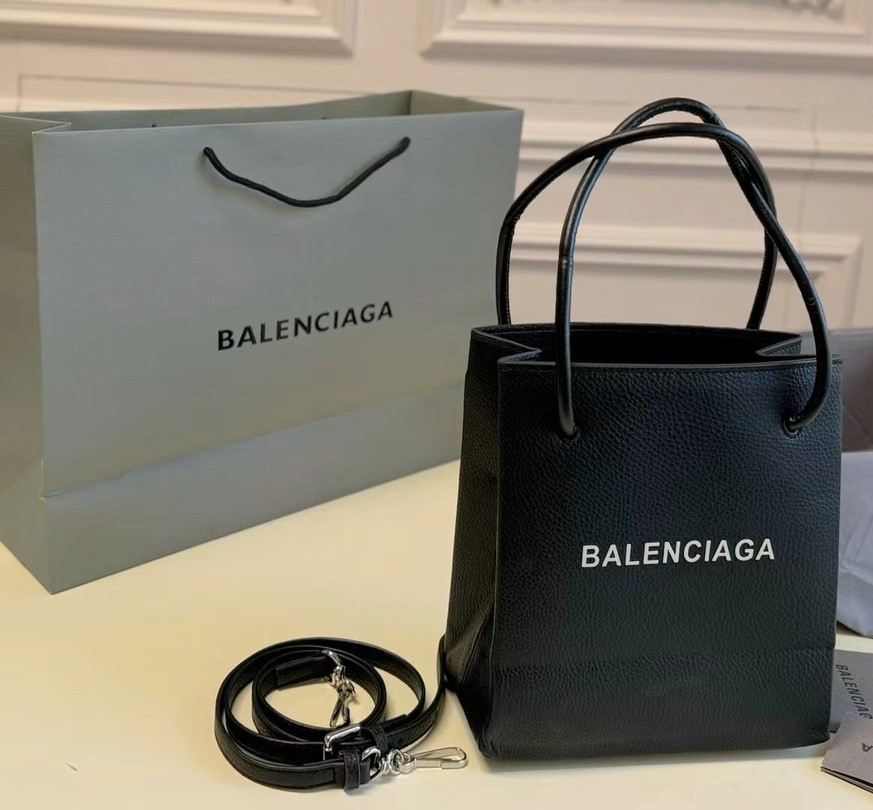 Hourglass iconic tote bag - Gorchic - $139.99