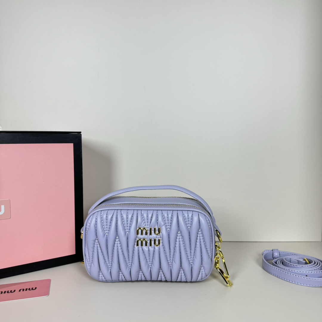 v Logo Patch Zipped Clutch Bag - Gorchic - $100.99